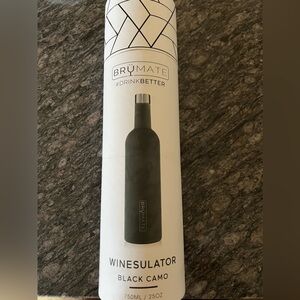 Brand New BrüMate black camo winesulator